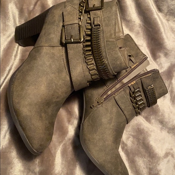 Cute booties 10 - Picture 2 of 4